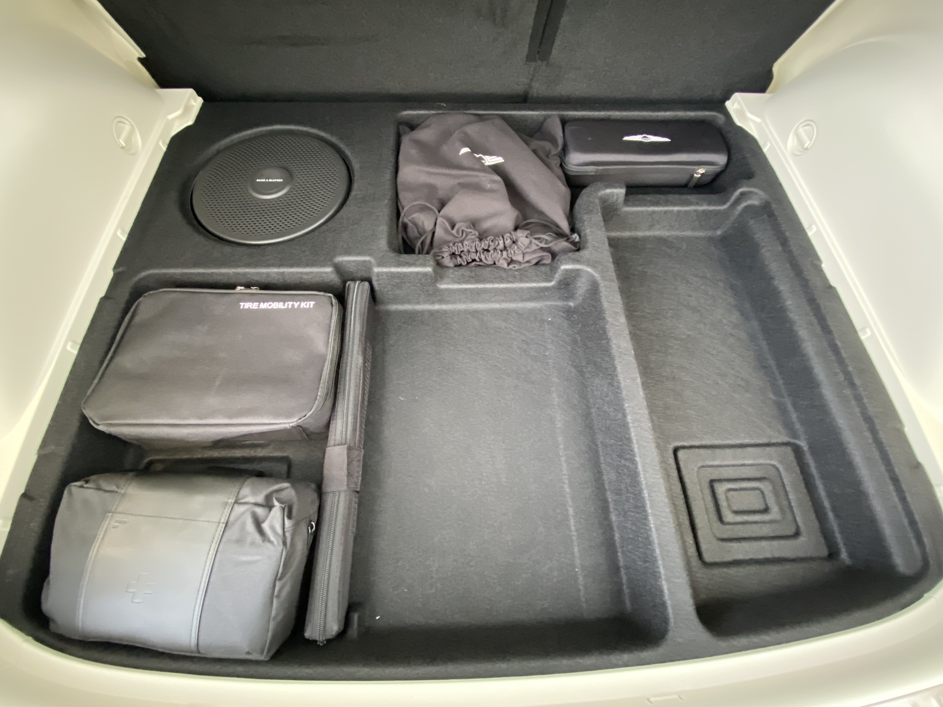 Der Kofferraum und seine Fächer